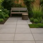 Pavimentazione per giardini piccoli: il materiale che allarga senza opere murarie